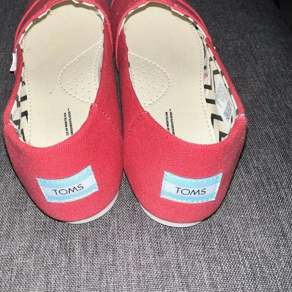 Toms Women's Red Canvas Classics Flats - Picture 3 of 5